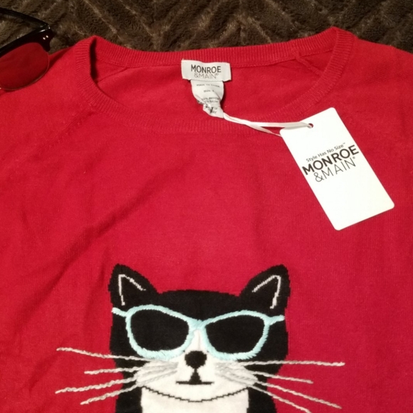 Beautiful red sweater - Picture 3 of 3